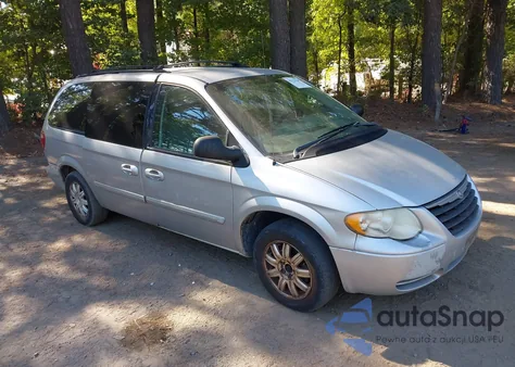 2006 Chrysler Town & Country Touring z USA, uszkodzony, nr VIN 2A4GP54L36R911377